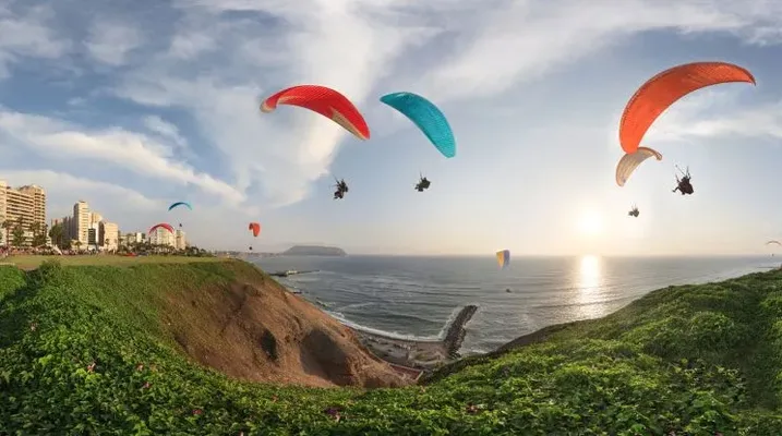 Paragliding over Miraflores