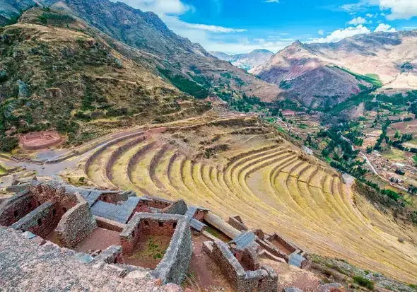 🏞️ 4. Pisac: The Viewpoint of the Sacred Valley