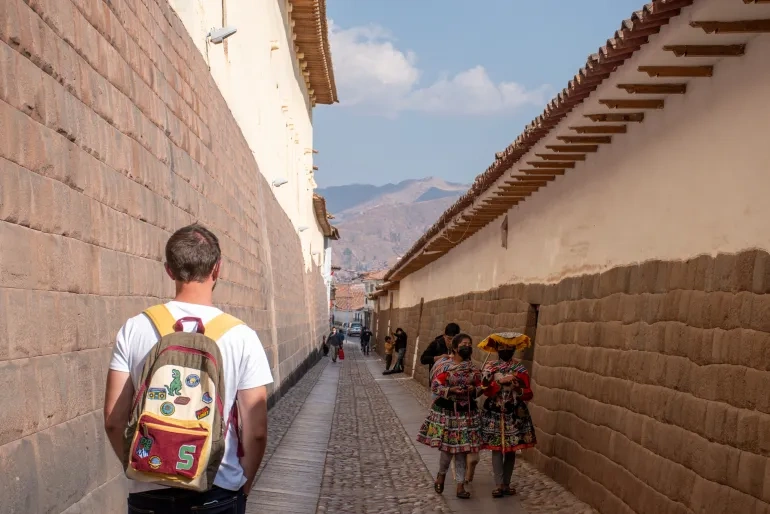 🚌 5. Como se locomover — Caminhar, subir e explorar