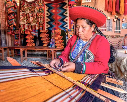 9. Compras y artesanías con identidad peruana