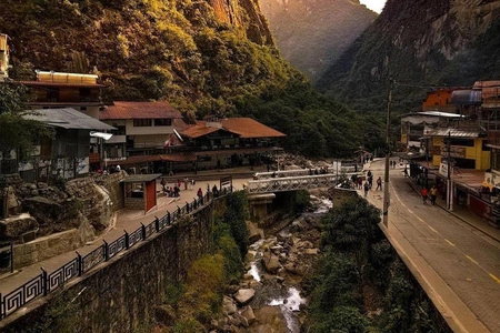 🏘️ 9. Machu Picchu Pueblo (Aguas Calientes): The Gateway to the Sanctuary