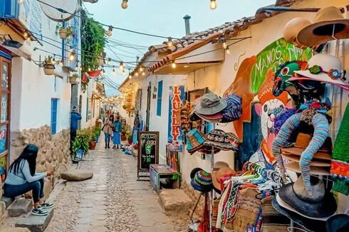 🏠 4. Where to Stay — Neighbourhoods with Soul